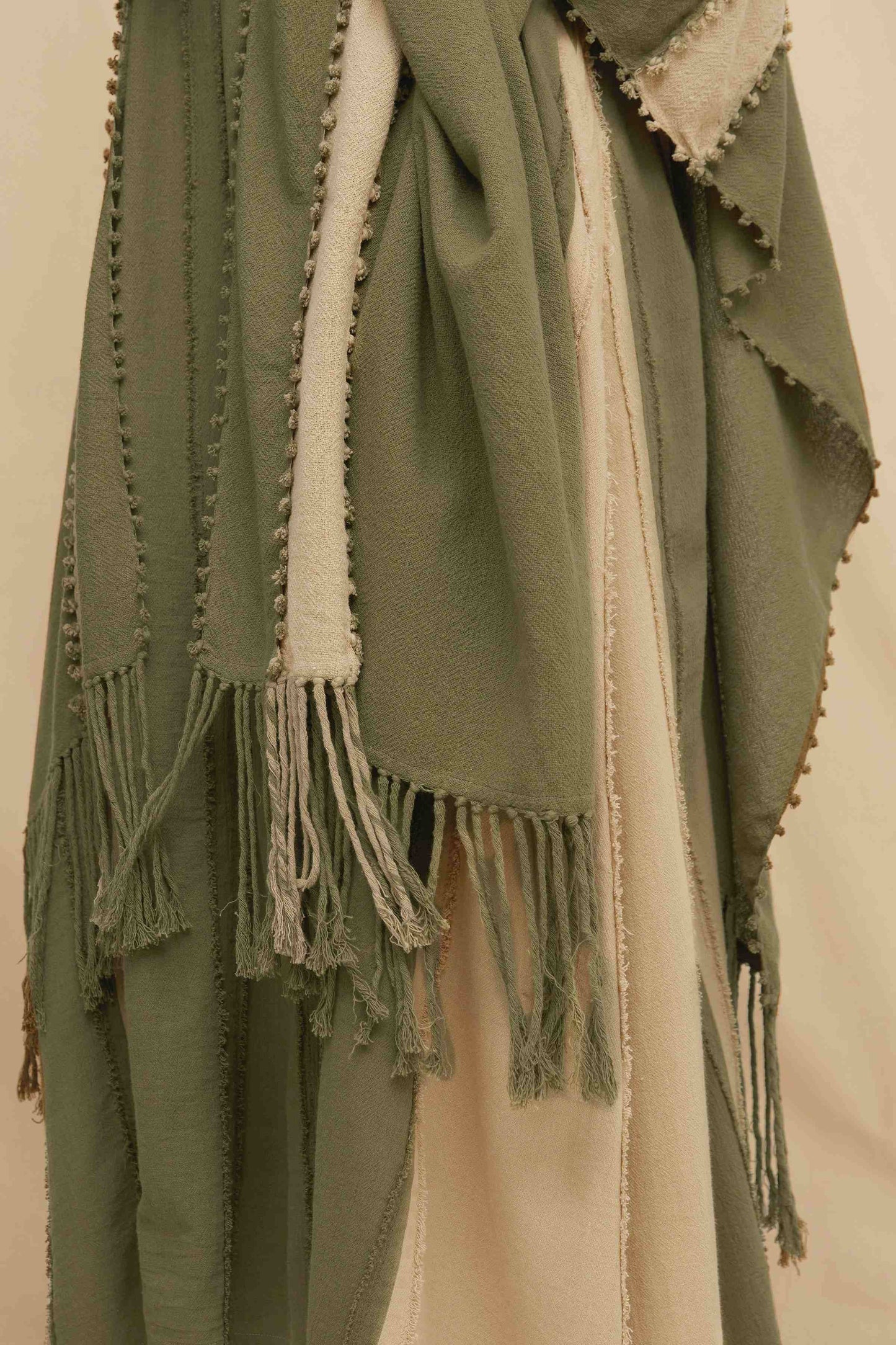 YALCHEN KNOTS LINES CAPE - OLIVE / SEPIA