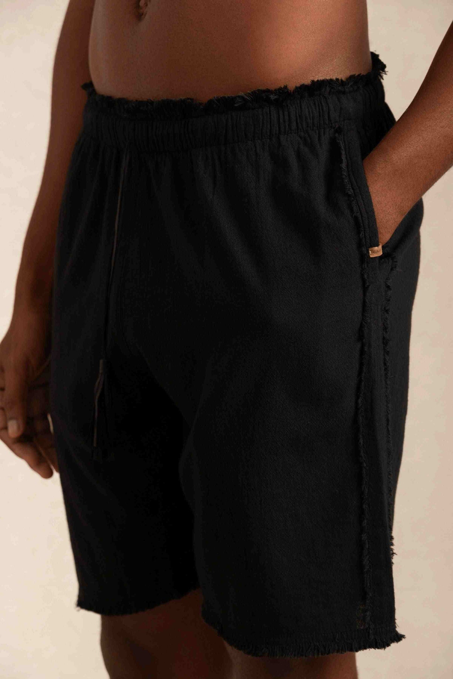 TUUB SHORTS - BLACK