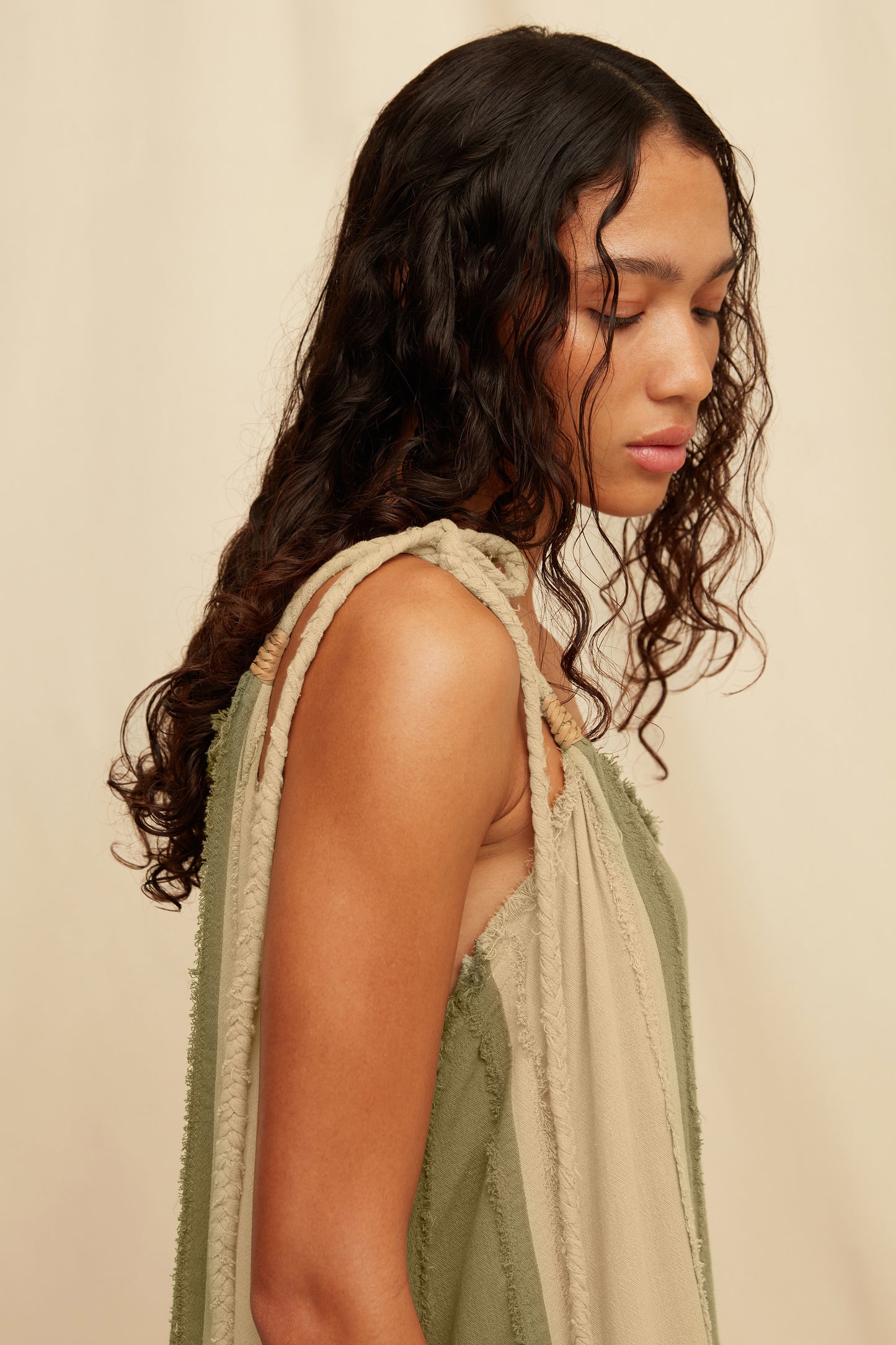 AKBAL LINES DRESS - OLIVE / SEPIA