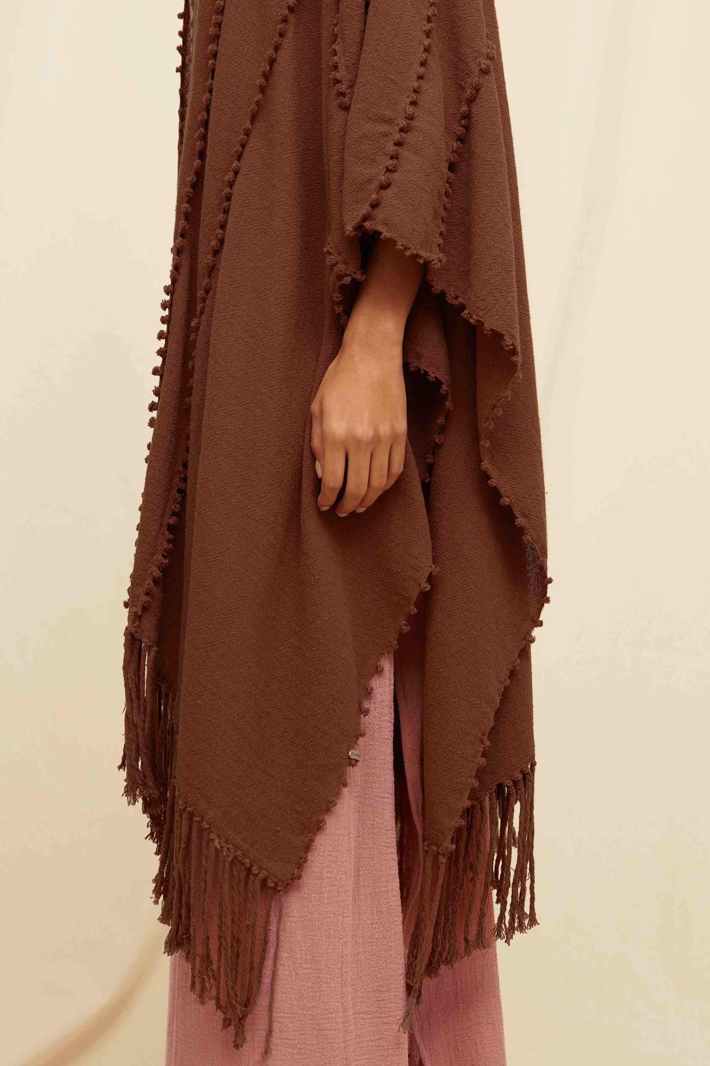 YALCHEN KNOTS CAPE - MADERA