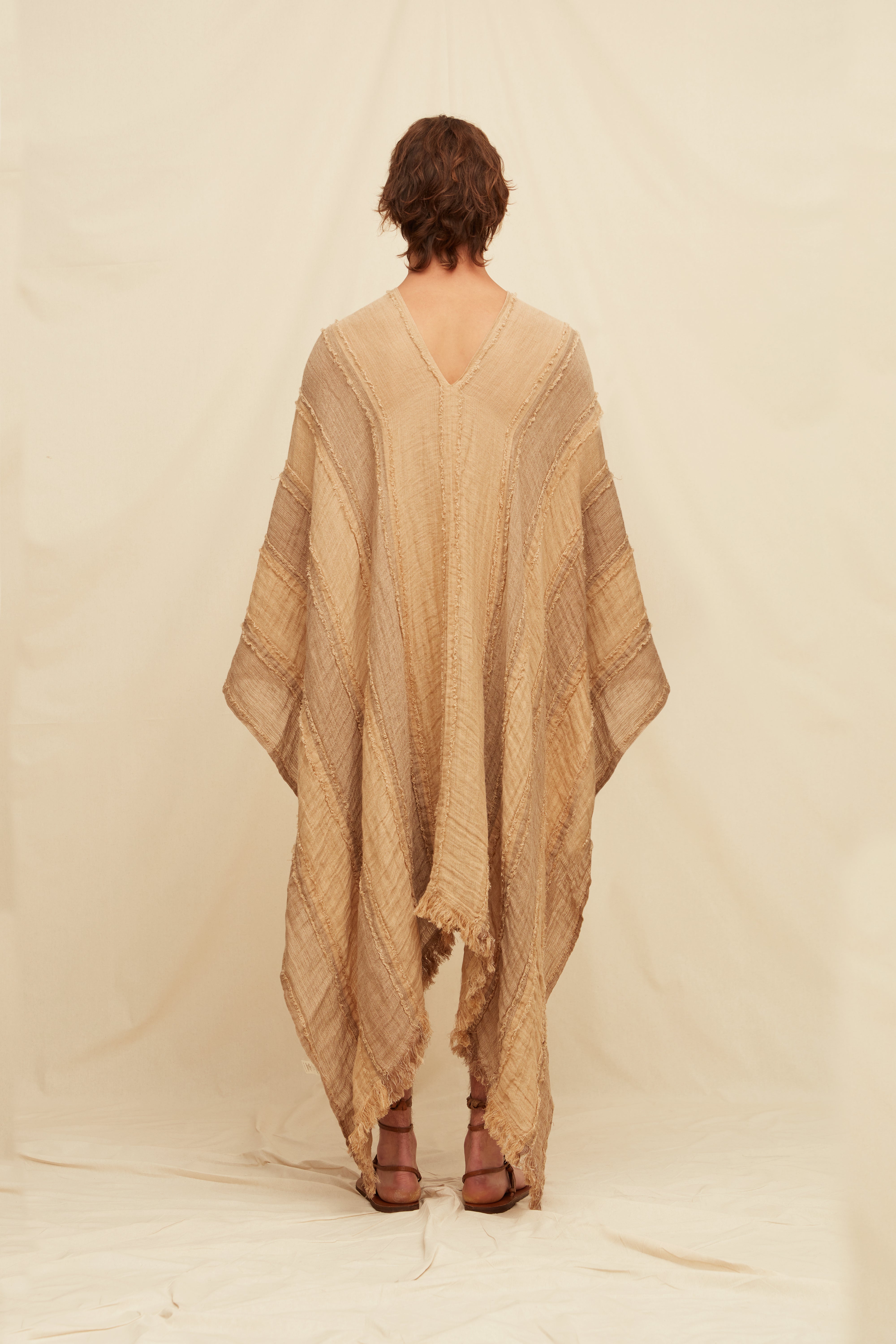 Puyul Lines Cape - Taupe / Clay
